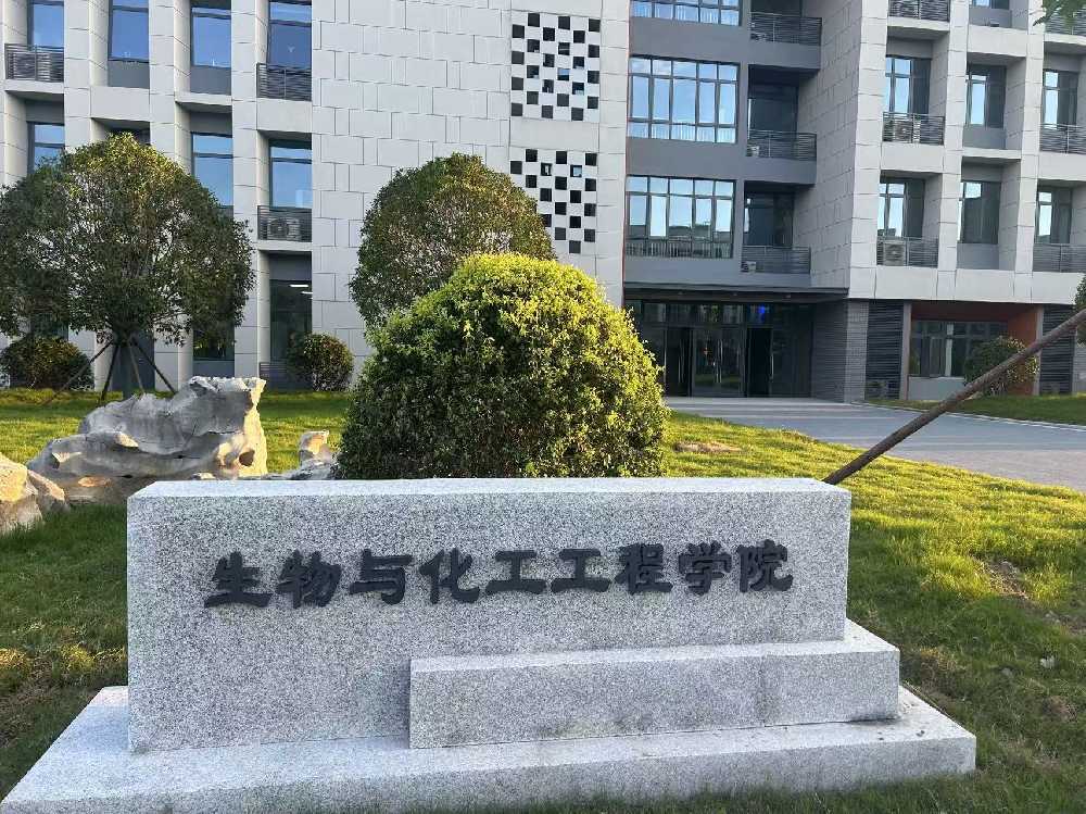东胜区扬州职业大学体育场高杆灯项目